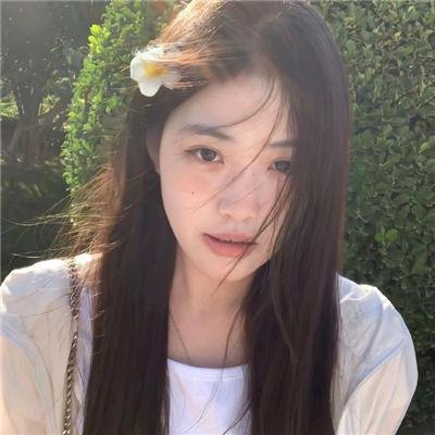 戴金色面具的男子